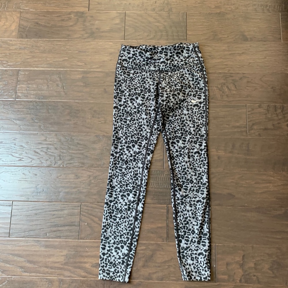 (NWOT) Nike // Cheetah Print Legging - Picture 4 of 4